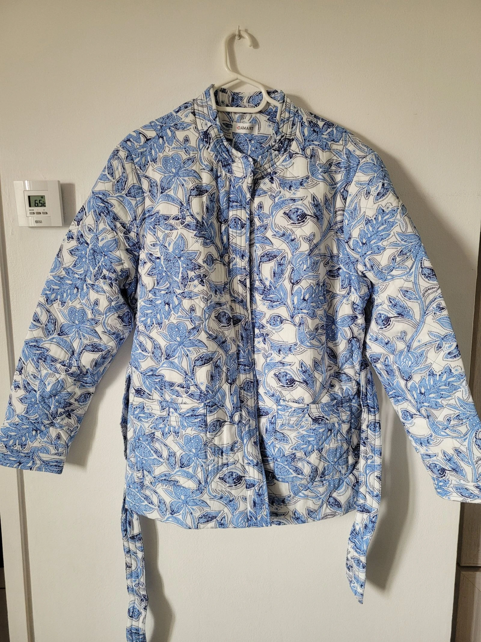 Veste matelassée Damart fleurie bleu et blanc – Taille 44 – Neuve sans étiquette